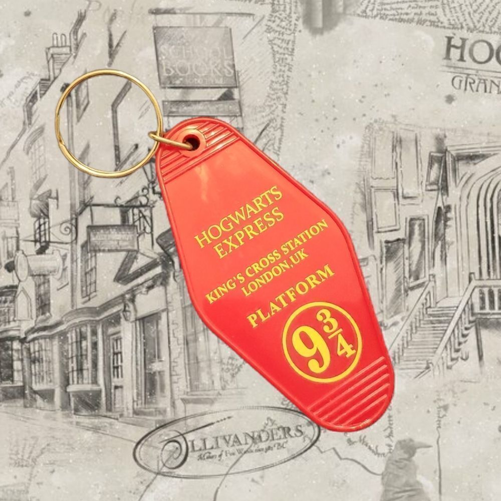 🚂Hogwarts Express retro hotel Inspired keychain